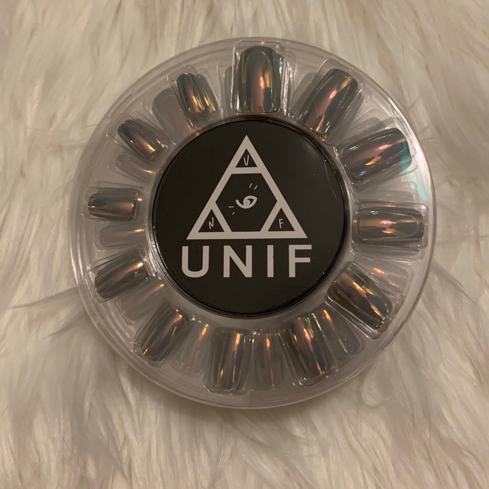 UNIF Gray Iridescent Chrome Stick-on Nails